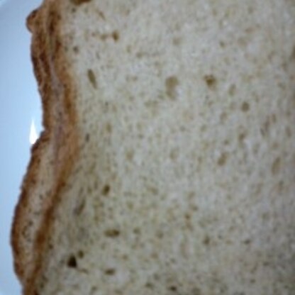 パンに塩麹！思いつきもしませんでした。黒糖を使ったのでちょっと茶色くなったけど、美味しかったです！